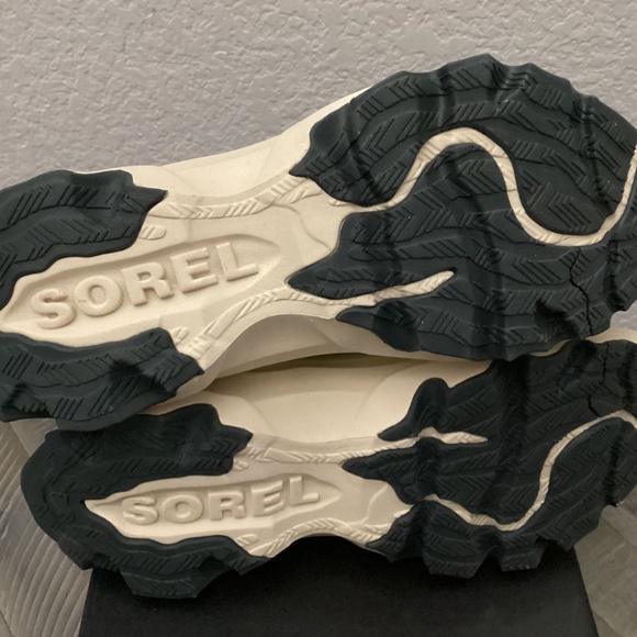 SOREL Women's Kinetic Breakthru Tech Lace Sneakers, size 8 - Picture 9 of 12